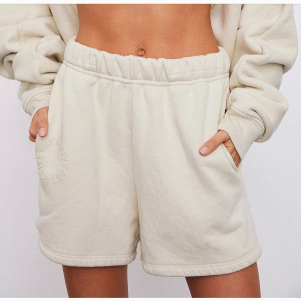 SET Active Cream Women Shorts